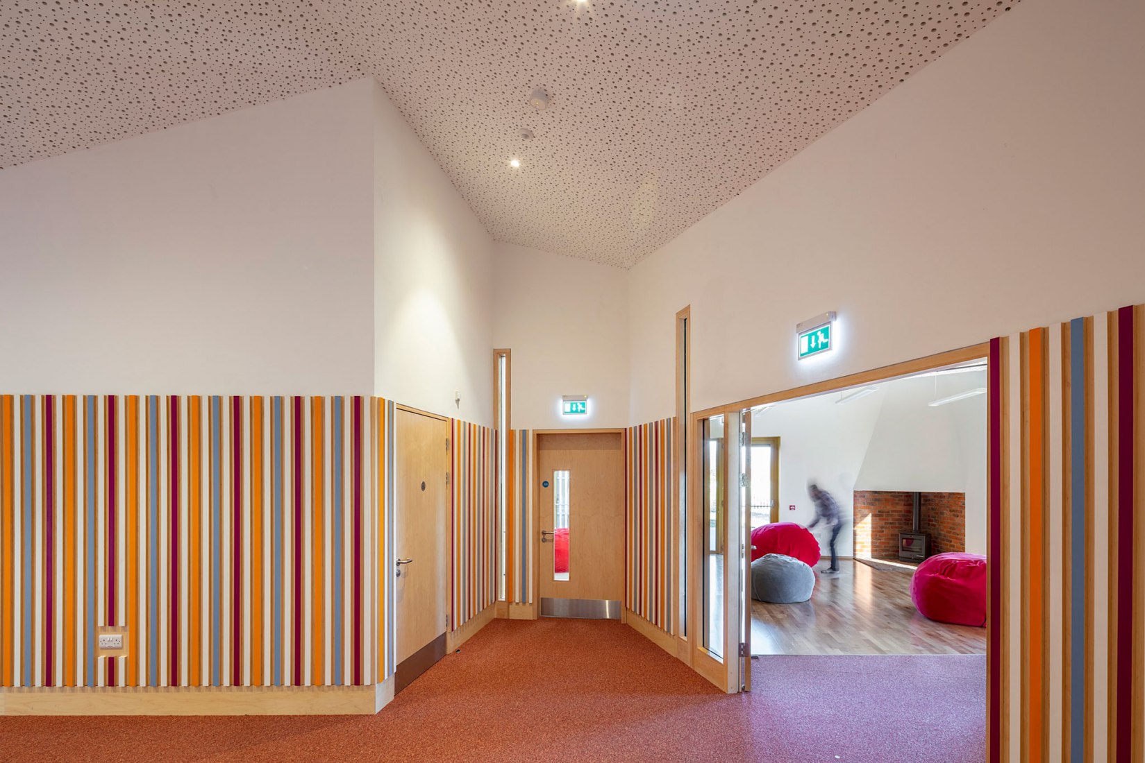 Candle Community por McGarry Ní Éanaigh Architects. Fotografía por Richard Hatch