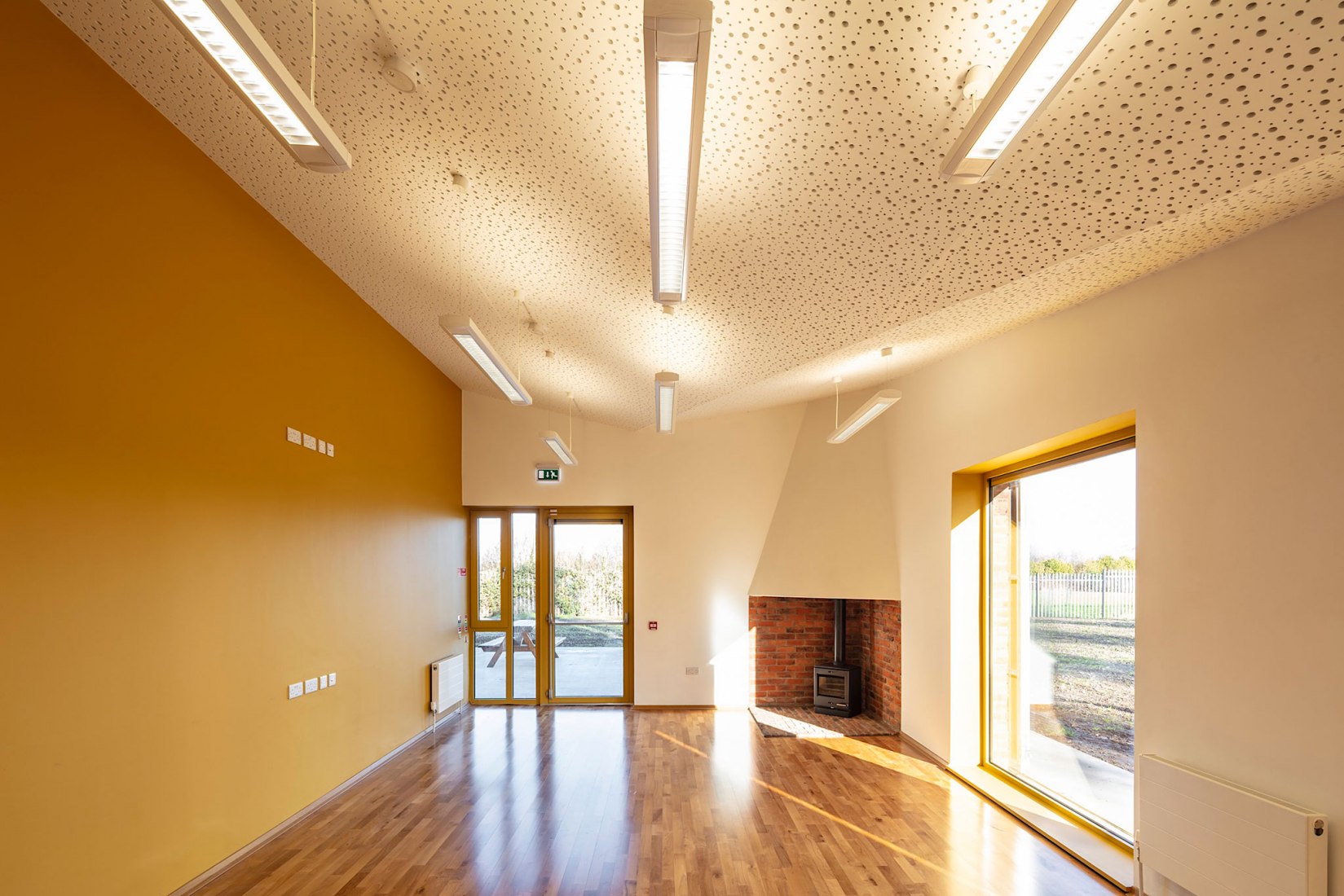 Candle Community por McGarry Ní Éanaigh Architects. Fotografía por Richard Hatch