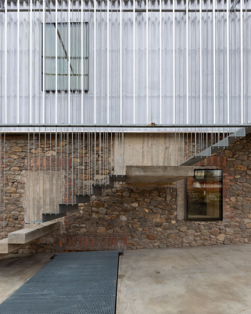 AA308 Offices by MCVR Arquitectos. Photograph by Adrián Capelo Cruz.