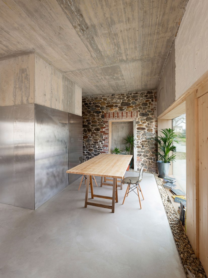 AA308 Offices by MCVR Arquitectos. Photograph by Adrián Capelo Cruz.