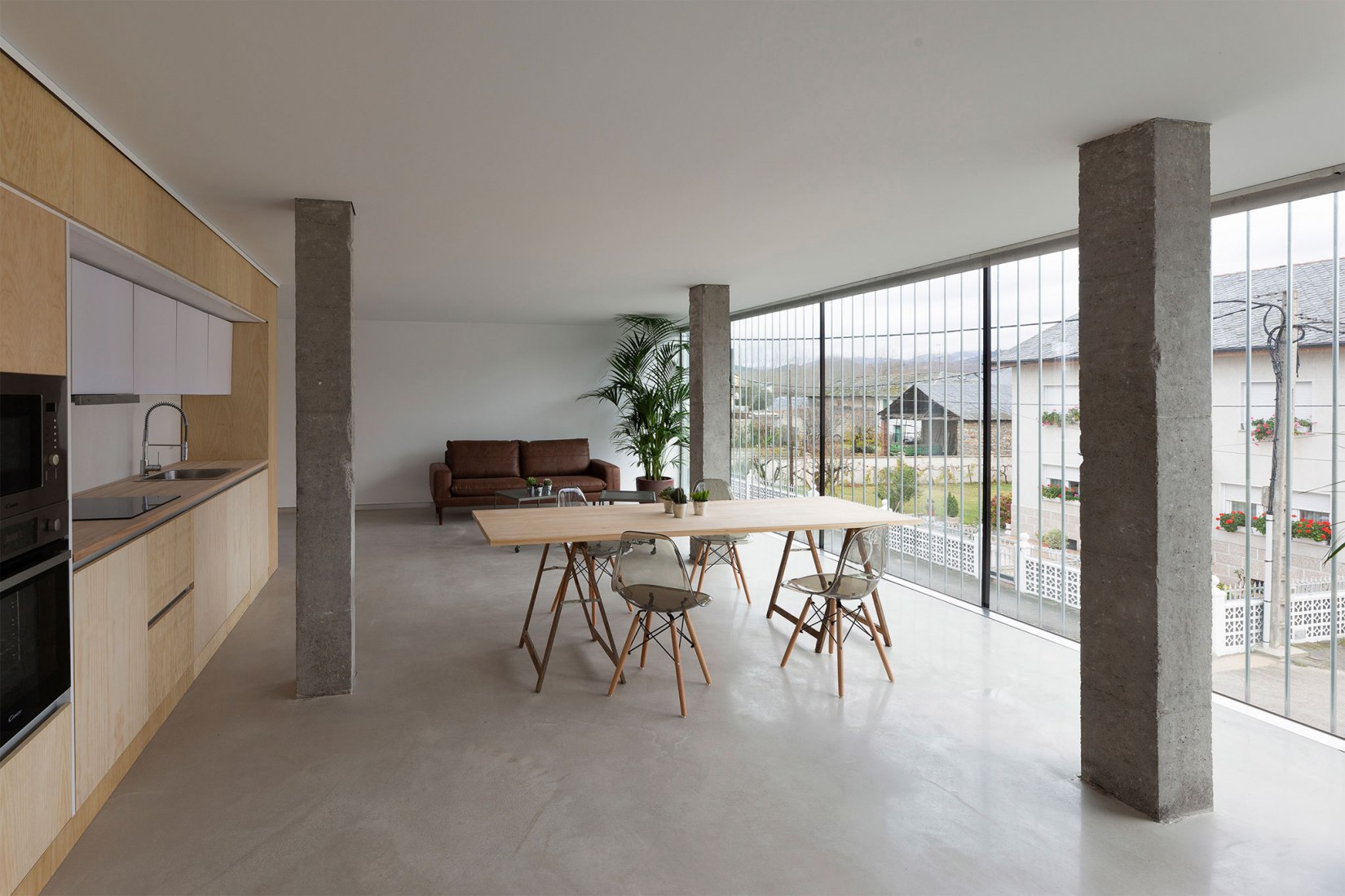 AA308 Offices by MCVR Arquitectos. Photograph by Adrián Capelo Cruz.
