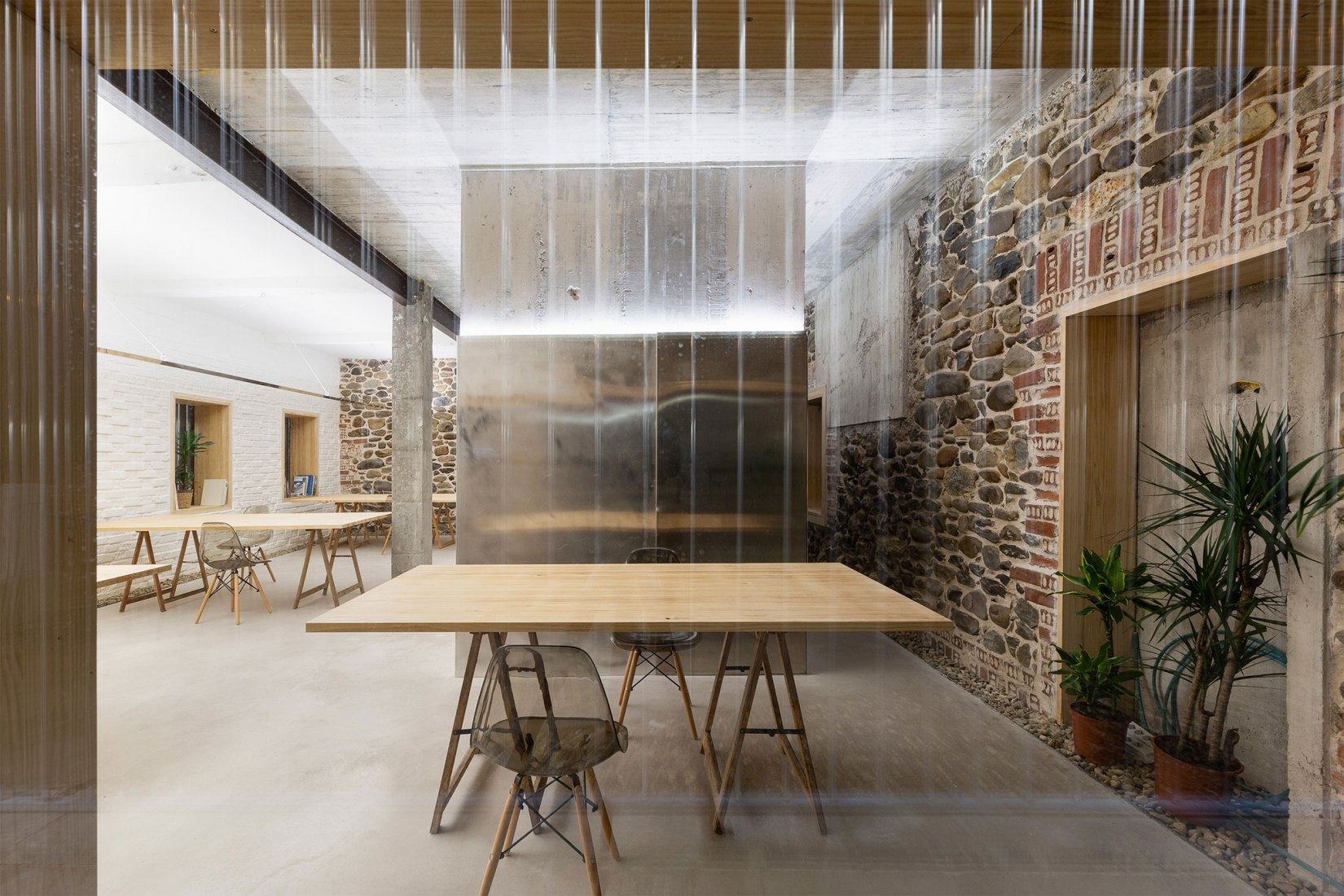 AA308 Offices by MCVR Arquitectos. Photograph by Adrián Capelo Cruz.