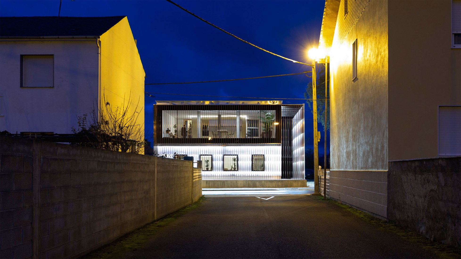 AA308 Offices by MCVR Arquitectos. Photograph by Adrián Capelo Cruz.