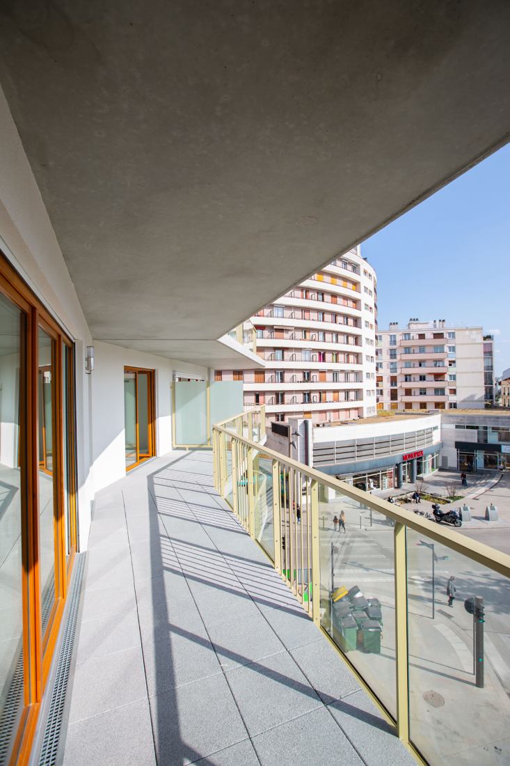 Complejo residencial Bourg-La-Reine por Margot-Duclot Architectes Associés. Fotografía por Charlotte Bommelaer.