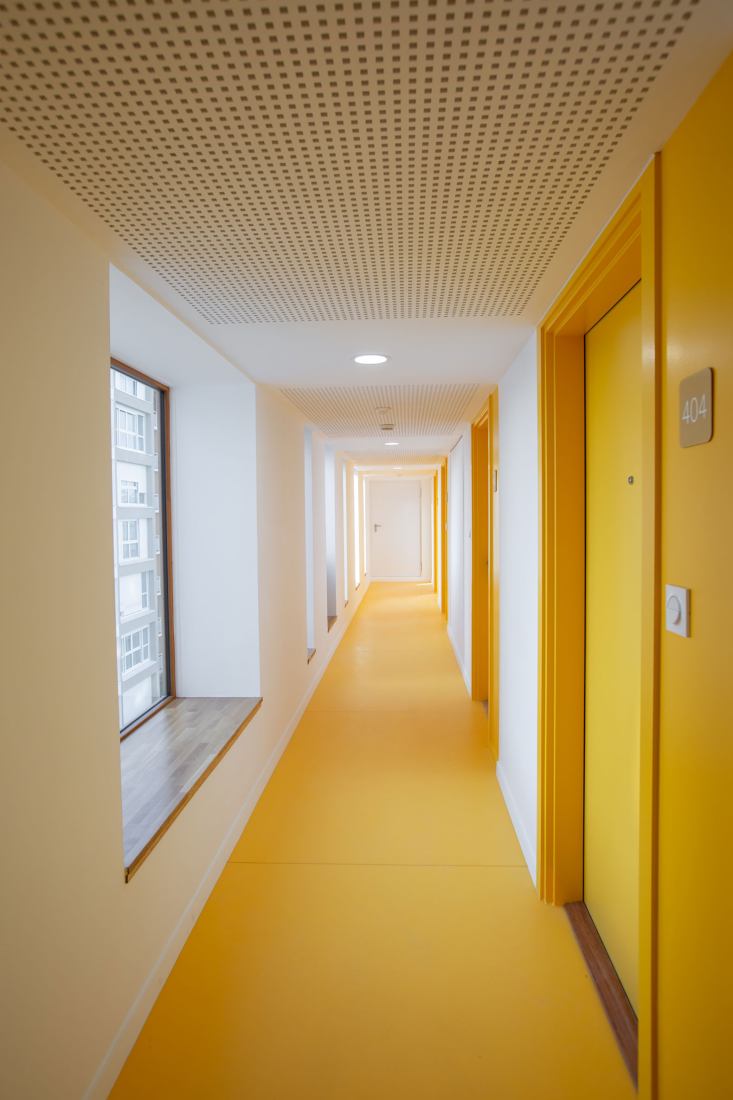 Complejo residencial Bourg-La-Reine por Margot-Duclot Architectes Associés. Fotografía por Charlotte Bommelaer.