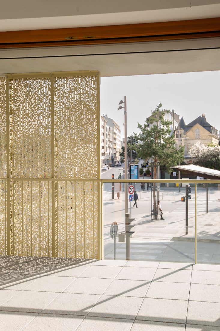 Complejo residencial Bourg-La-Reine por Margot-Duclot Architectes Associés. Fotografía por Charlotte Bommelaer.