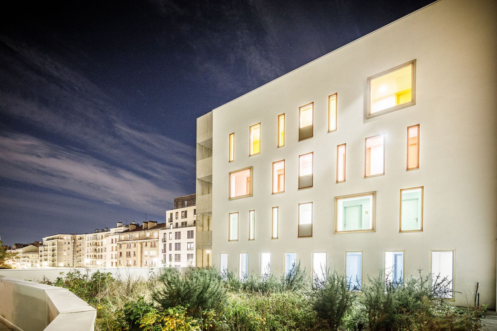 Complejo residencial Bourg-La-Reine por Margot-Duclot Architectes Associés. Fotografía por 11h45.