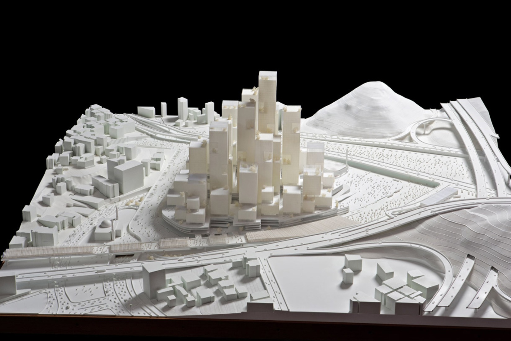 Overview, model. Darb Al Mashaer. New Mecca master plan by X-Architects. Image © X-Architects. 