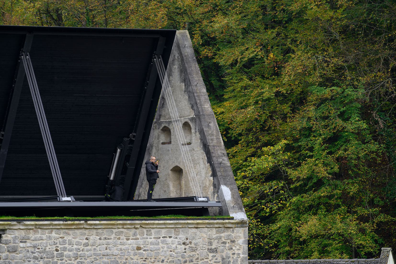 Covering the remains of the Church of St. John the Baptist in the Žiče Charterhouse by Medprostor. Photograph by Miran Kambič.