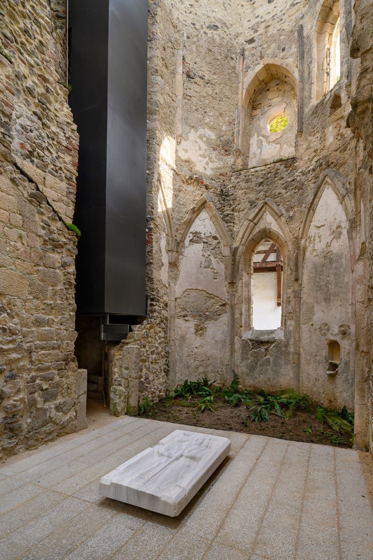 Covering the remains of the Church of St. John the Baptist in the Žiče Charterhouse by Medprostor. Photograph by Miran Kambič.