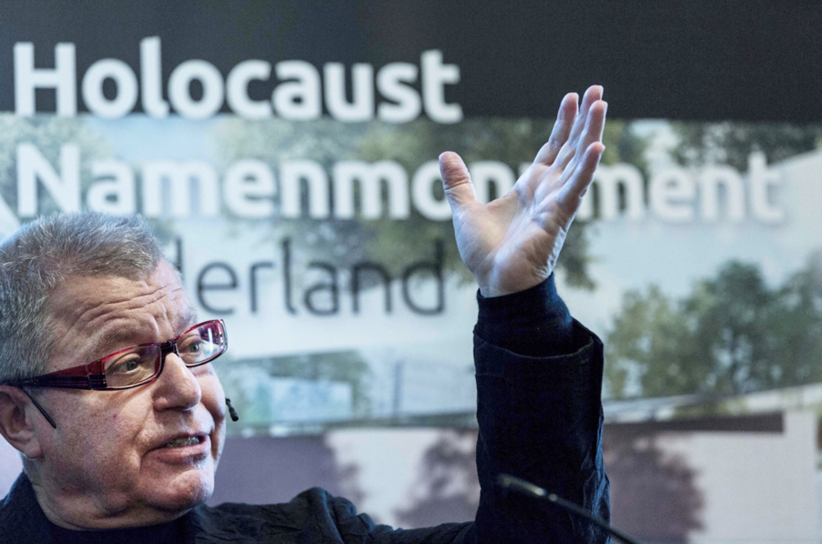 Daniel Libeskind ha sido parte importante del esfuerzo de 10 años para construir el monumento de Amsterdam.