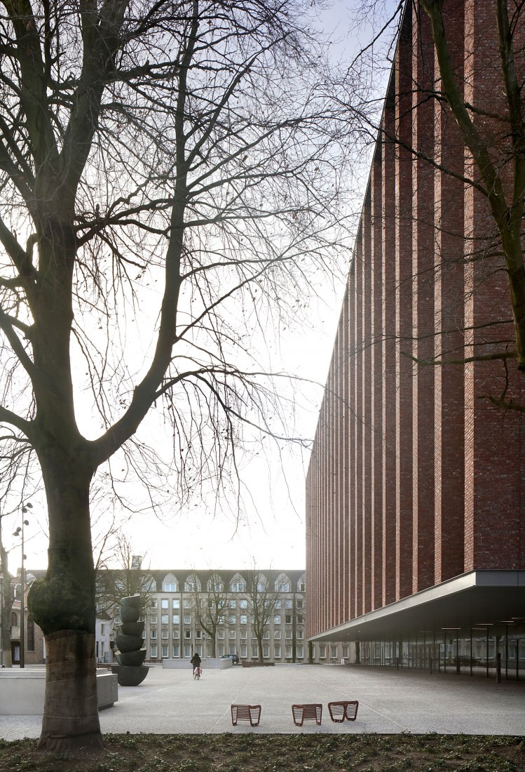 Centro de reuniones y convenciones de Brujas por Eduardo Souto de Moura y Meta Architectuurbureau. Fotografía por Filip Dujardin.