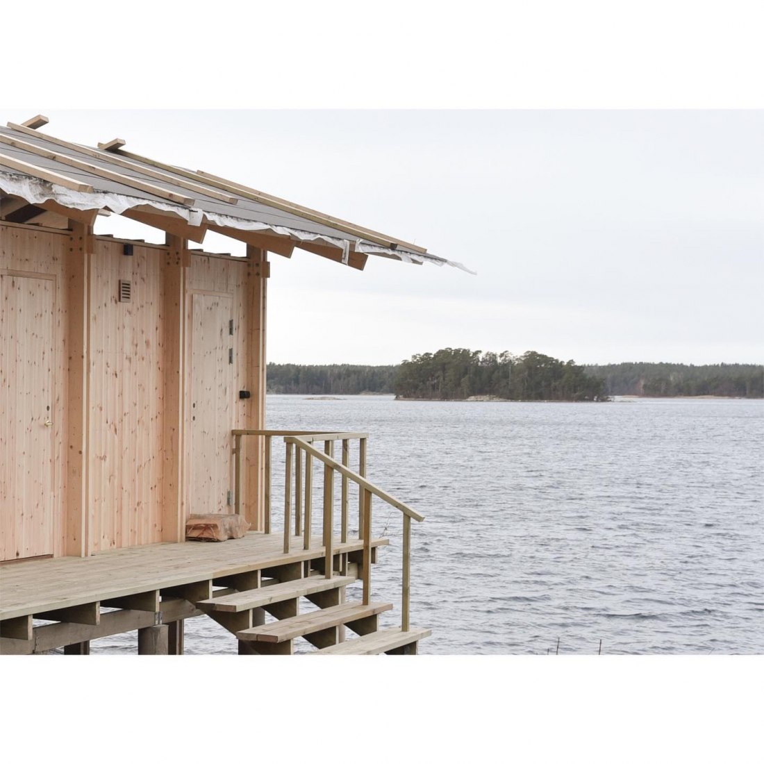 Construcción.Construcción. Sauna, Smådalarö por Metropolis Arkitekter. Fotografía por Caspar von Vegesack. Sauna, Smådalarö por Metropolis Arkitekter.