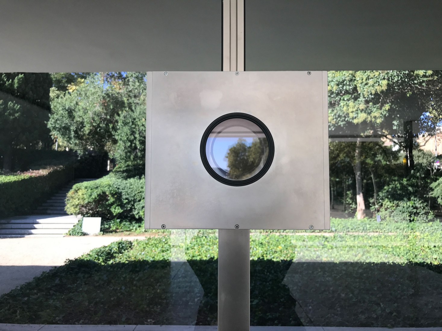 1:100. Pasado y Presente, Michael Wesely. Imagen cortesía de Mies van der Rohe Foundation