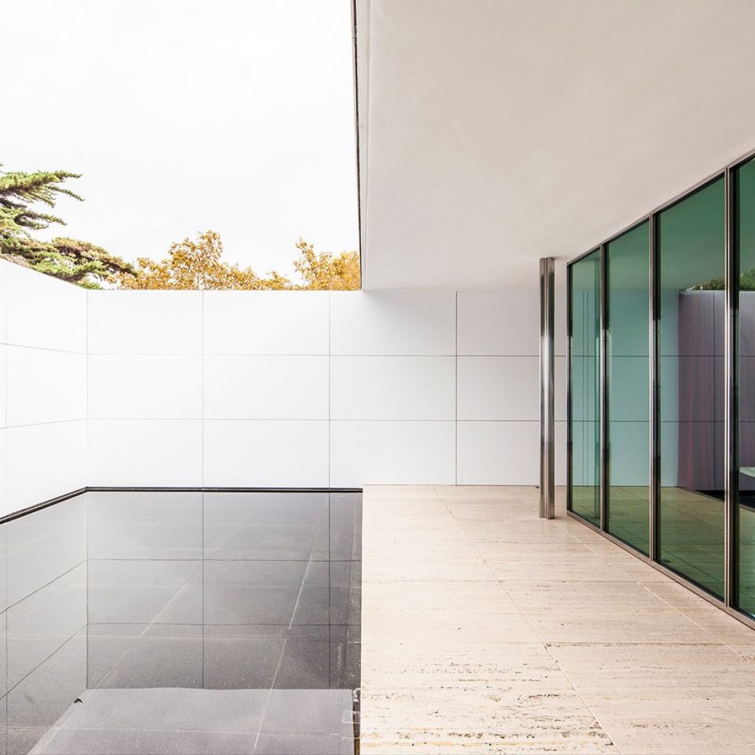 12.11.2017 Mies missing materiality por Anna & Eugeni Bach. Fotografía © Adrià Goula.