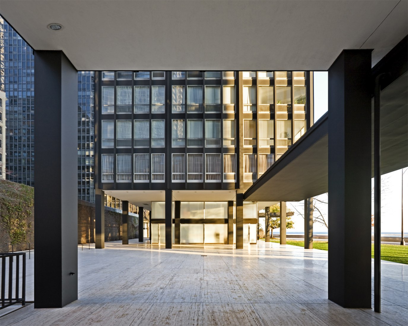 Mies van der Rohe, Master and Last Director of the Bauhaus