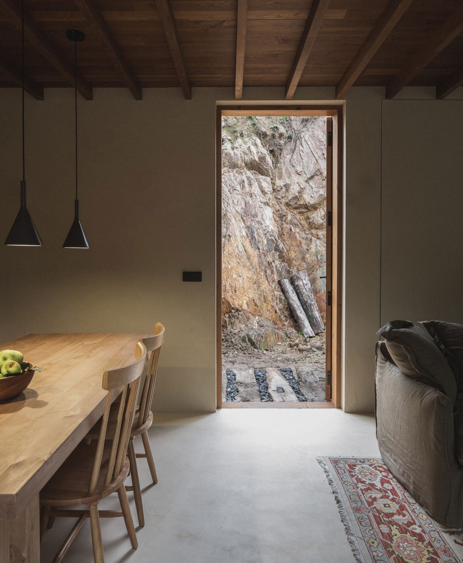 Casa del Granero por Marta Brandão & Mimahousing. Fotografía por José Campos.