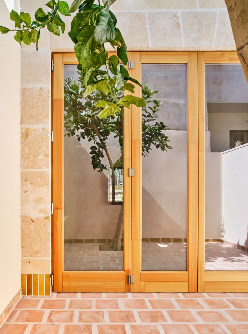 Vivienda en Portocolom por Missió 21 Arquitectes. Fotografía por José Hevia.