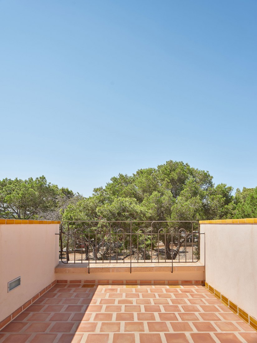 Vivienda en Portocolom por Missió 21 Arquitectes. Fotografía por José Hevia.