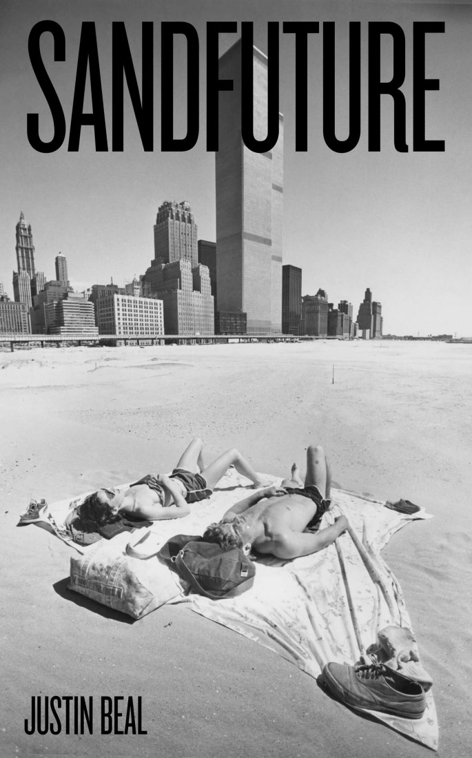 Fotografía por Fred R. Conrad de Battery Park Beach para la portada de Sandfuture. Cortesía de The New York Times / Redux y MIT PREss