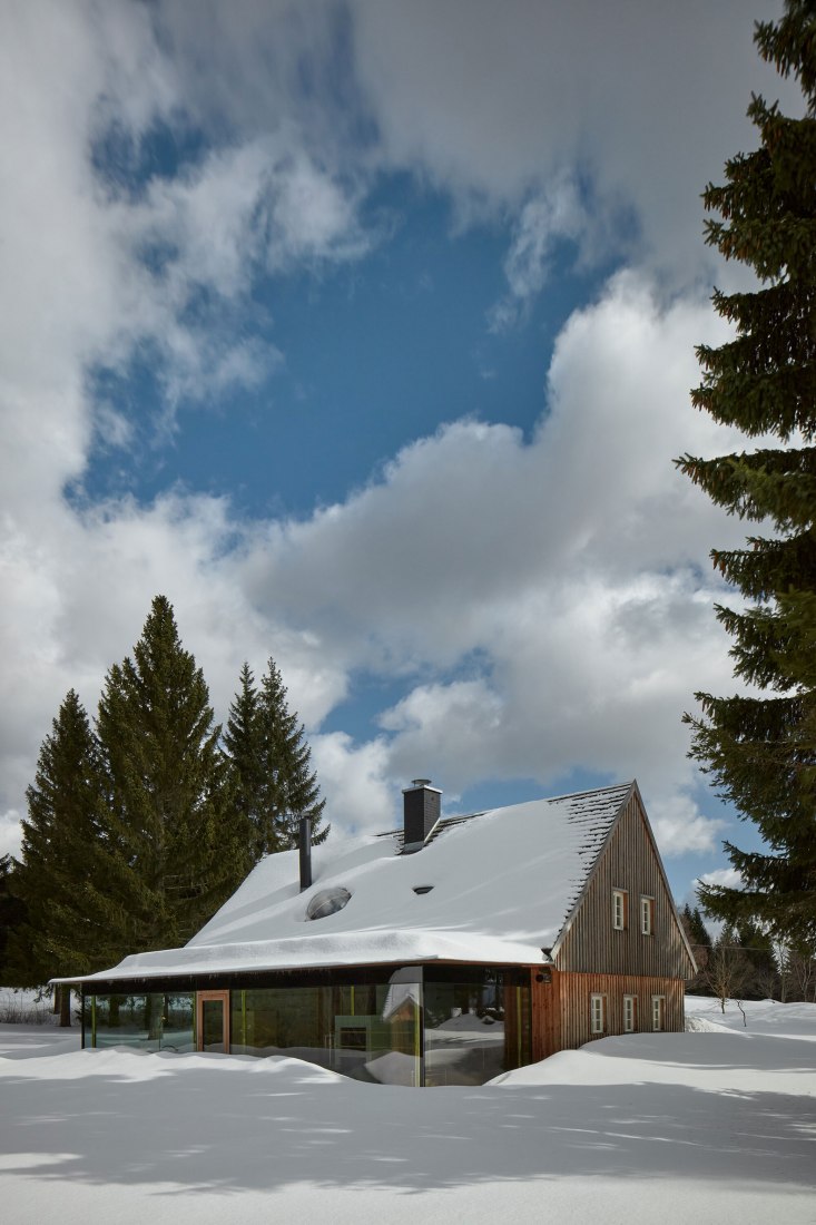 The Glass Cabin by Mjölk architekti. Photograph by BoysPlayNice.