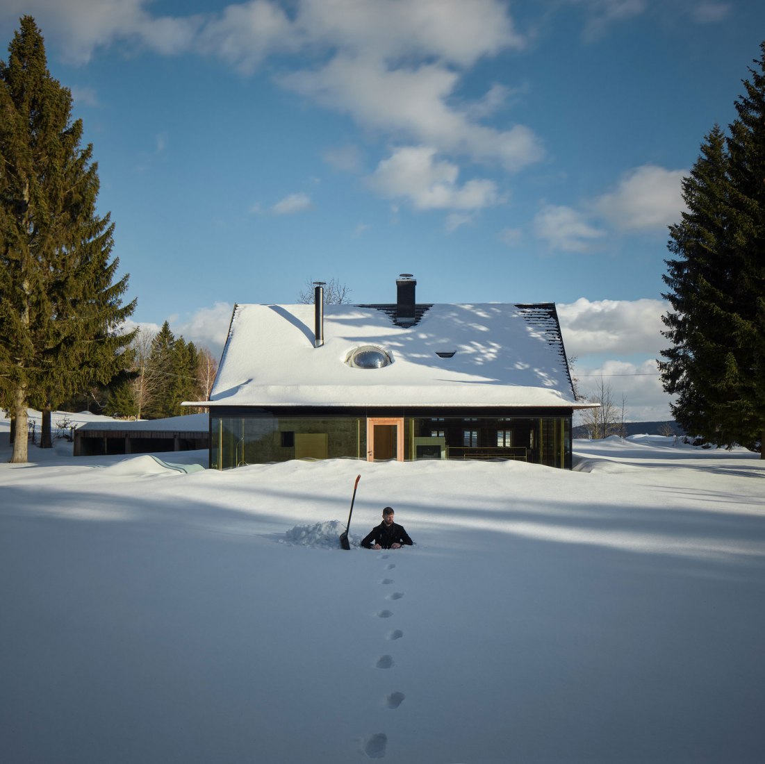 The Glass Cabin by Mjölk architekti. Photograph by BoysPlayNice.