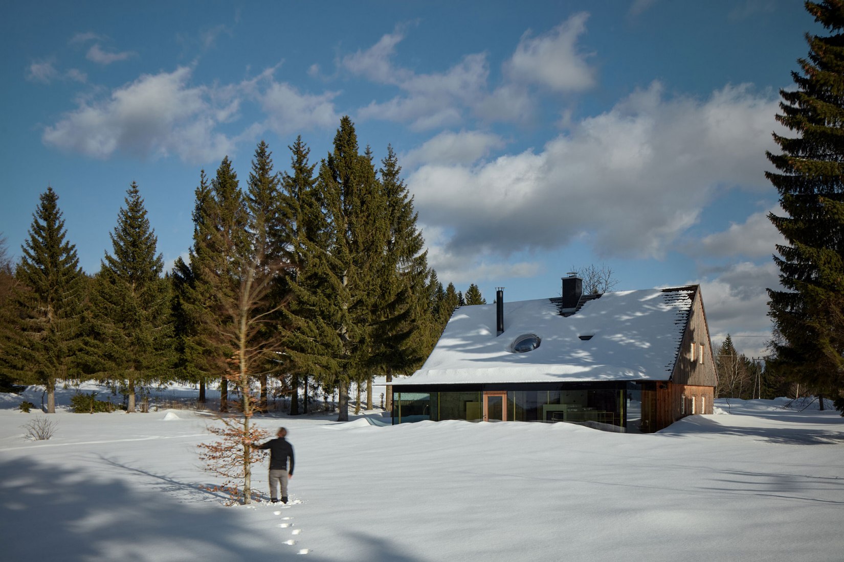 The Glass Cabin by Mjölk architekti. Photograph by BoysPlayNice.