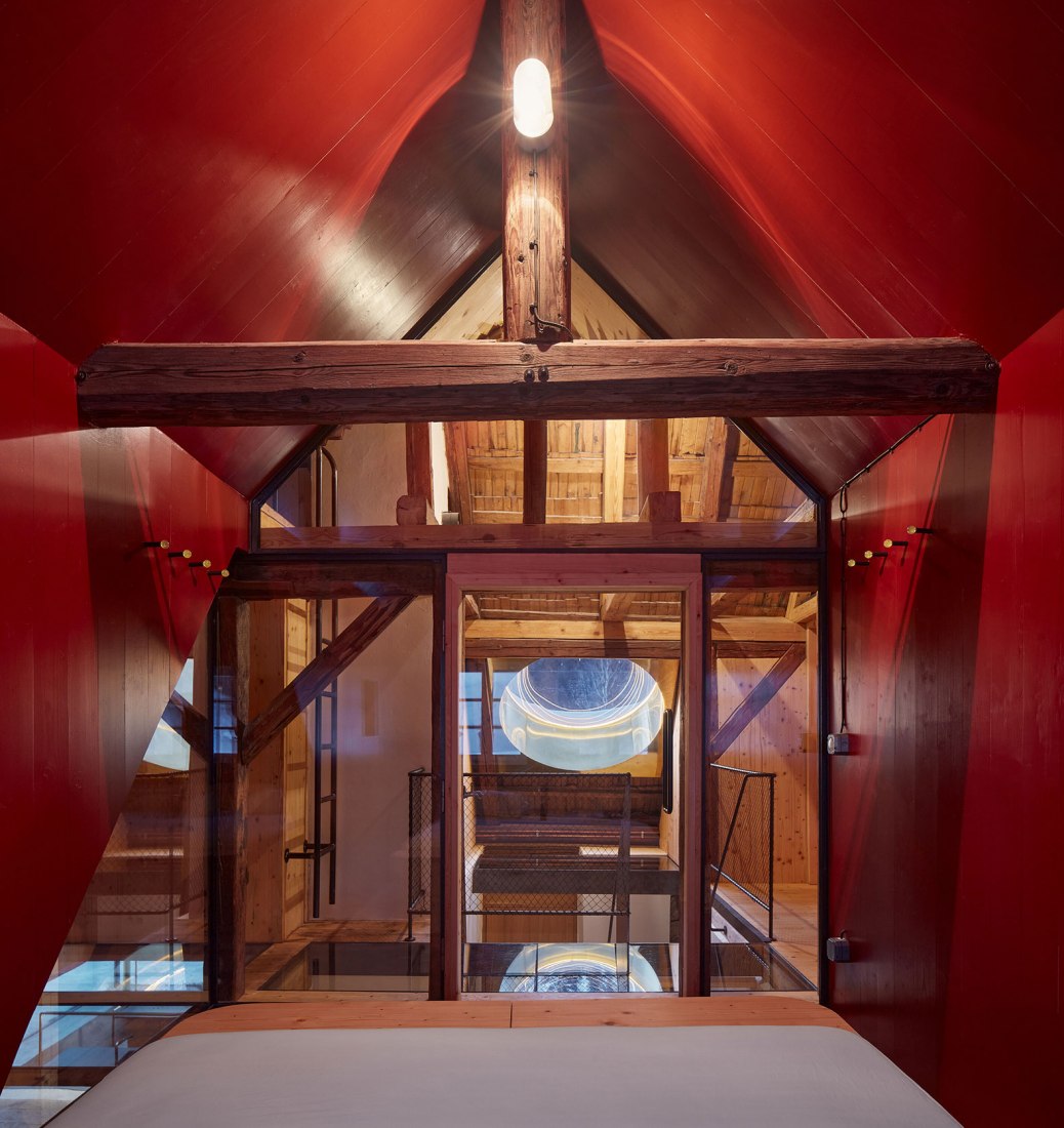 The Glass Cabin by Mjölk architekti. Photograph by BoysPlayNice.