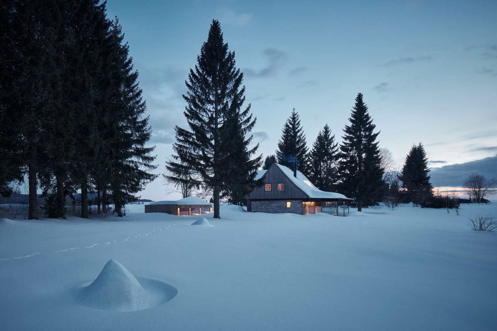 The Glass Cabin by Mjölk architekti. Photograph by BoysPlayNice.
