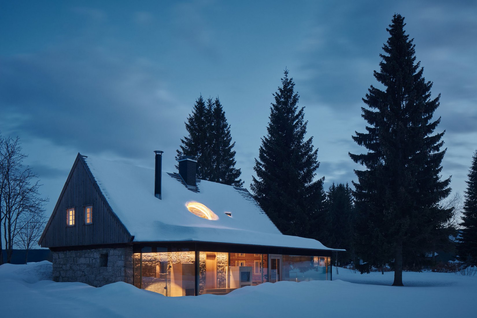 The Glass Cabin by Mjölk architekti. Photograph by BoysPlayNice.