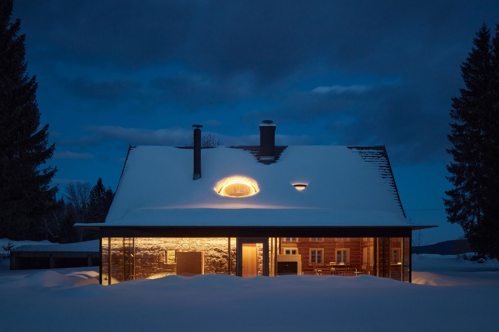 The Glass Cabin by Mjölk architekti. Photograph by BoysPlayNice.