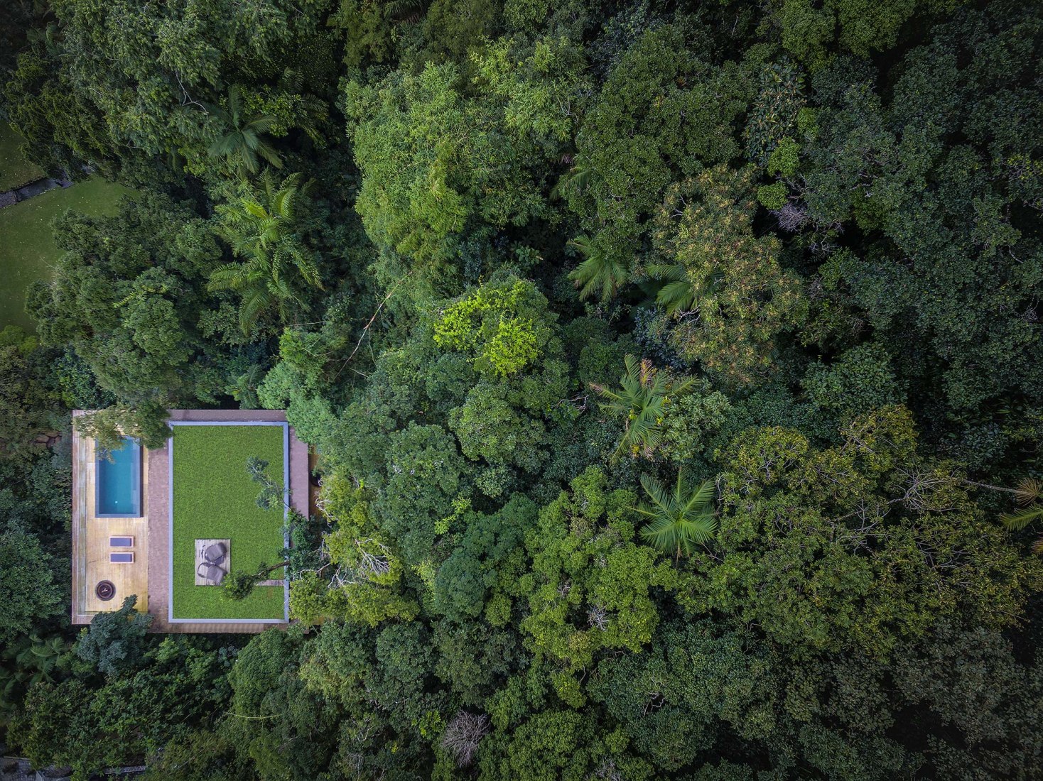 Vista general. La Casa de la Jungla por Studio mk27. Guarujá, Brasil. Fotografía © Fernando Guerra.
