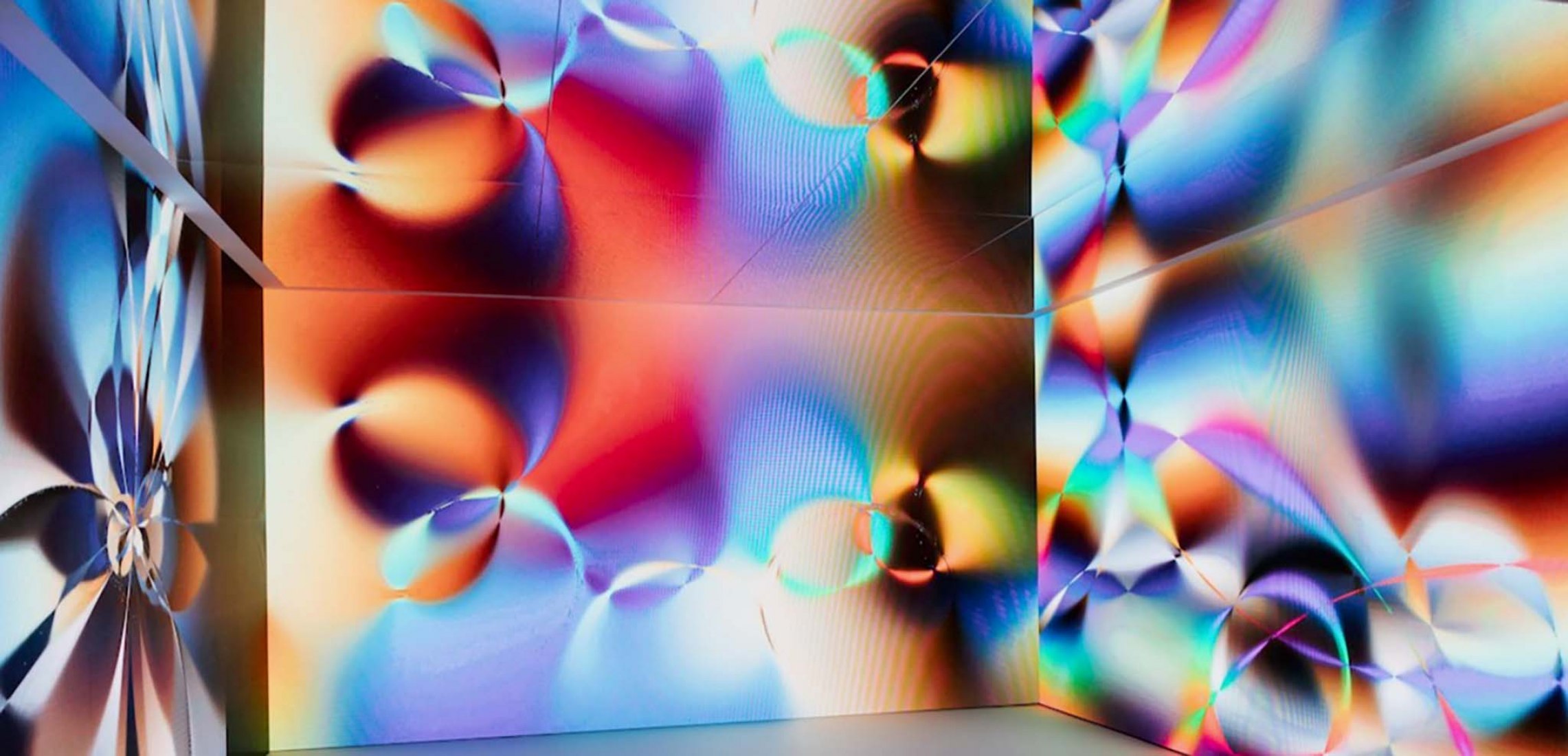 Zach Lieberman en Taller de Ideas, instalaciones inmersivas en pantalla curva. Fotografía cortesía por MMMAD