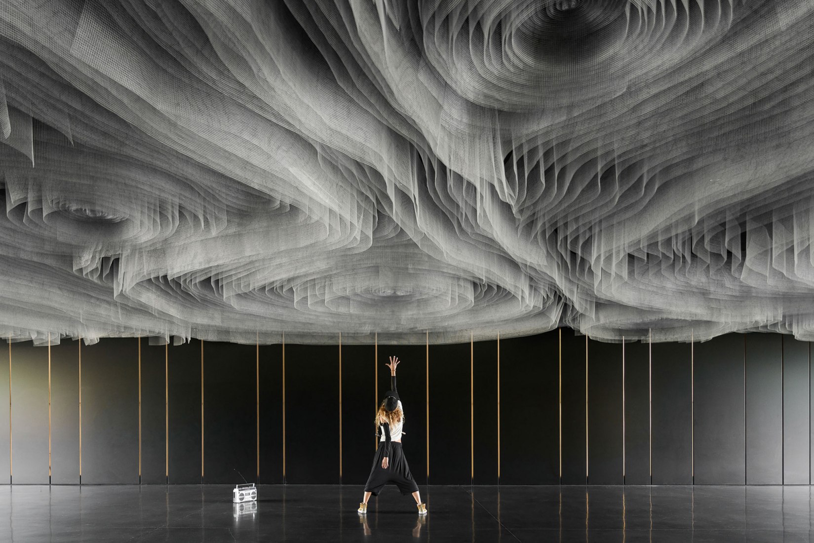 Centro Cultural Suspended Matter Box por MMV Arquitectos. Fotografía por Ricardo Oliveira Alves