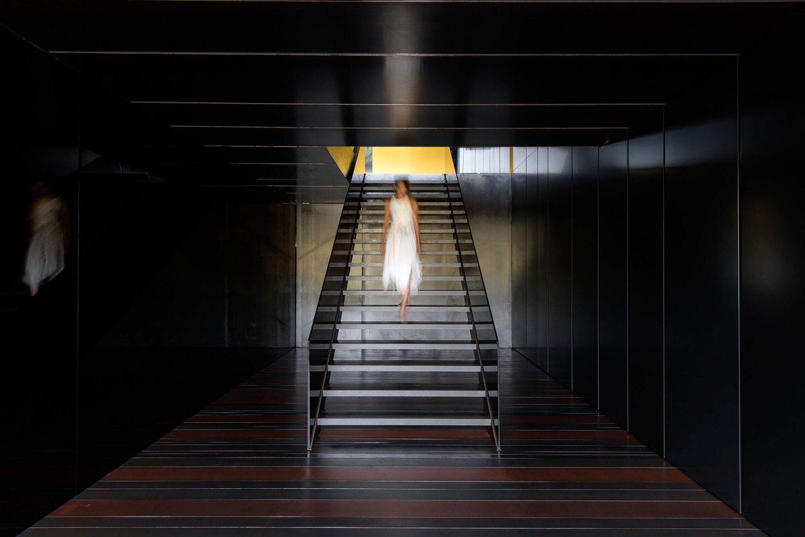 Centro Cultural Suspended Matter Box por MMV Arquitectos. Fotografía por Ricardo Oliveira Alves