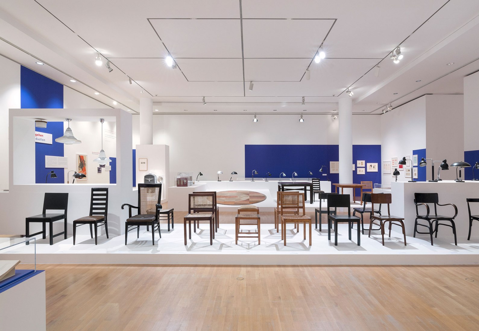 Ausstellungsansicht "Moderne am Main 1919-1933". Fotografía © Museum Angewandte Kunst, Frankfurt am Main