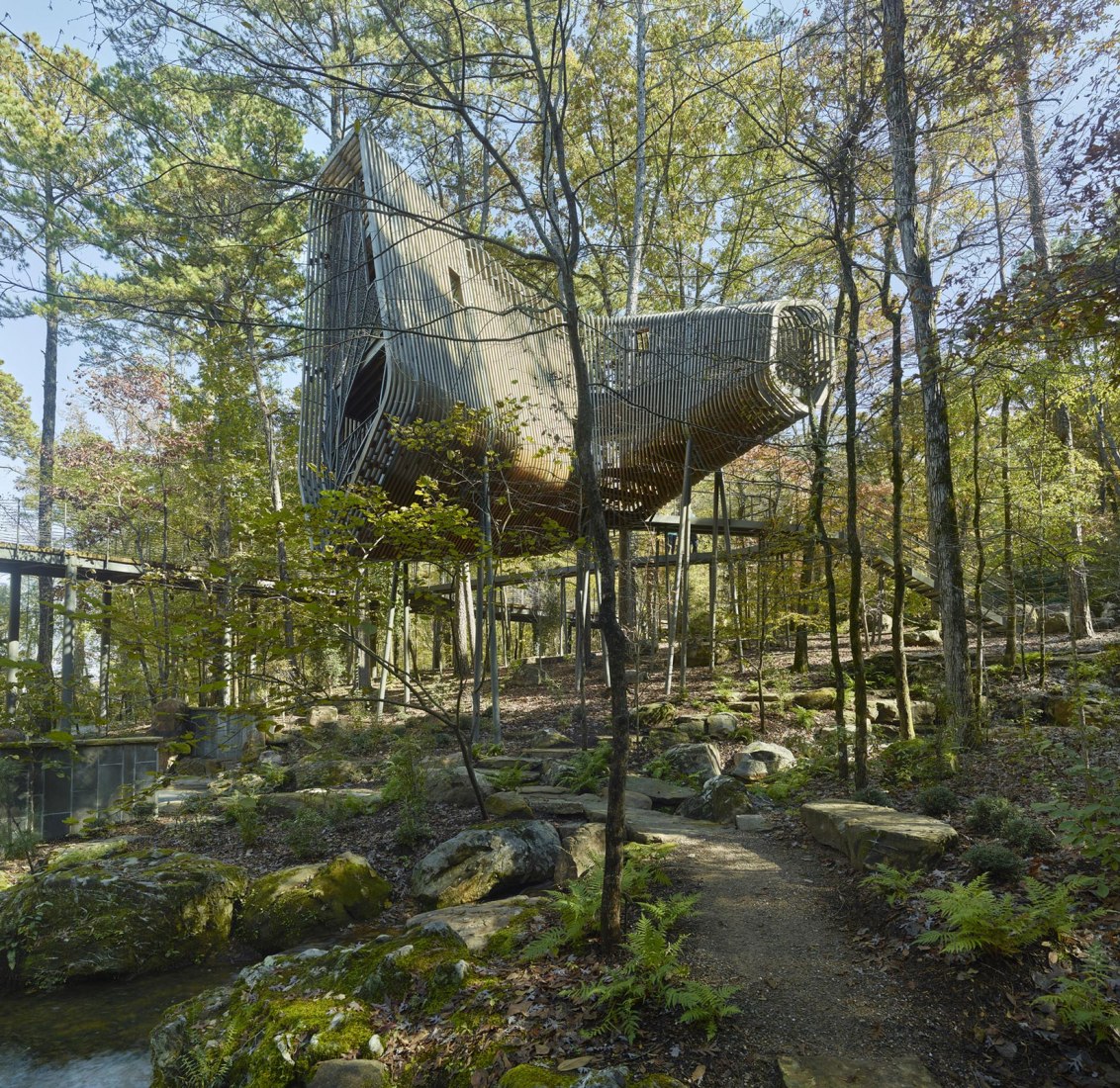 La Casa del Árbol Evans en el Bosque de los Jardines de Garvan por modus studio y la Universidad de Arkansas. Fotografía por Timothy Hursley.
