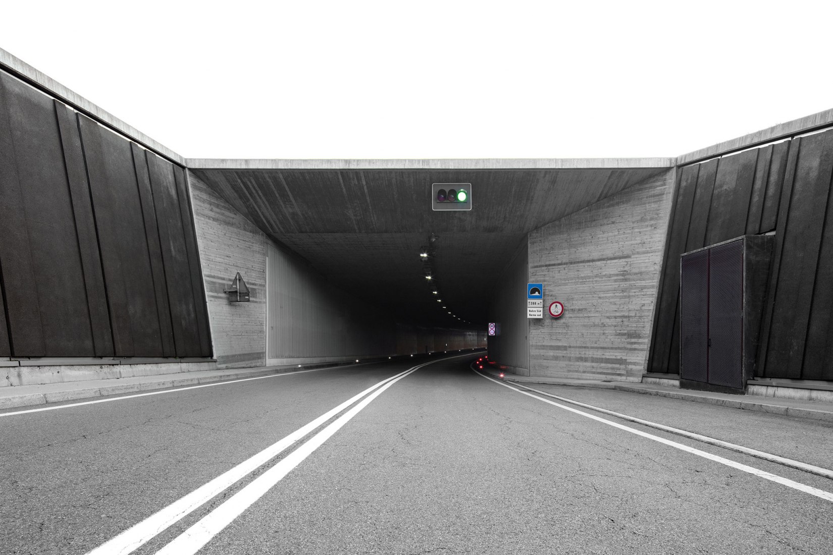 Unión central de la carretera de circunvalación Bressanone-Varna por MoDusArchitects. Fotografía por Gustav Willeit
