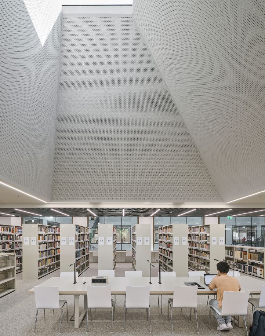 Ágnes Heller House by mohr niklas architekten. Photograph by David Schreyer.