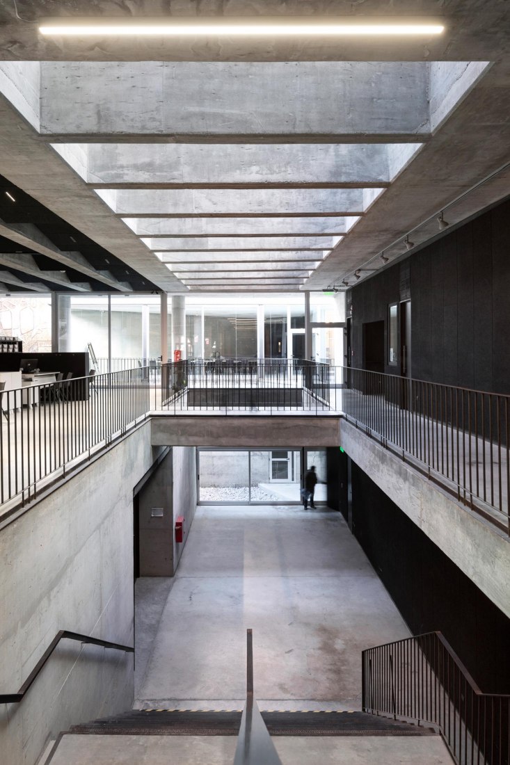 New College of Architects of Córdoba headquarters by Adolfo Mondejar, Pablo Mondejar, Dolores Gómez Macedo Arquitectos. Photograph by Federico Cairoli