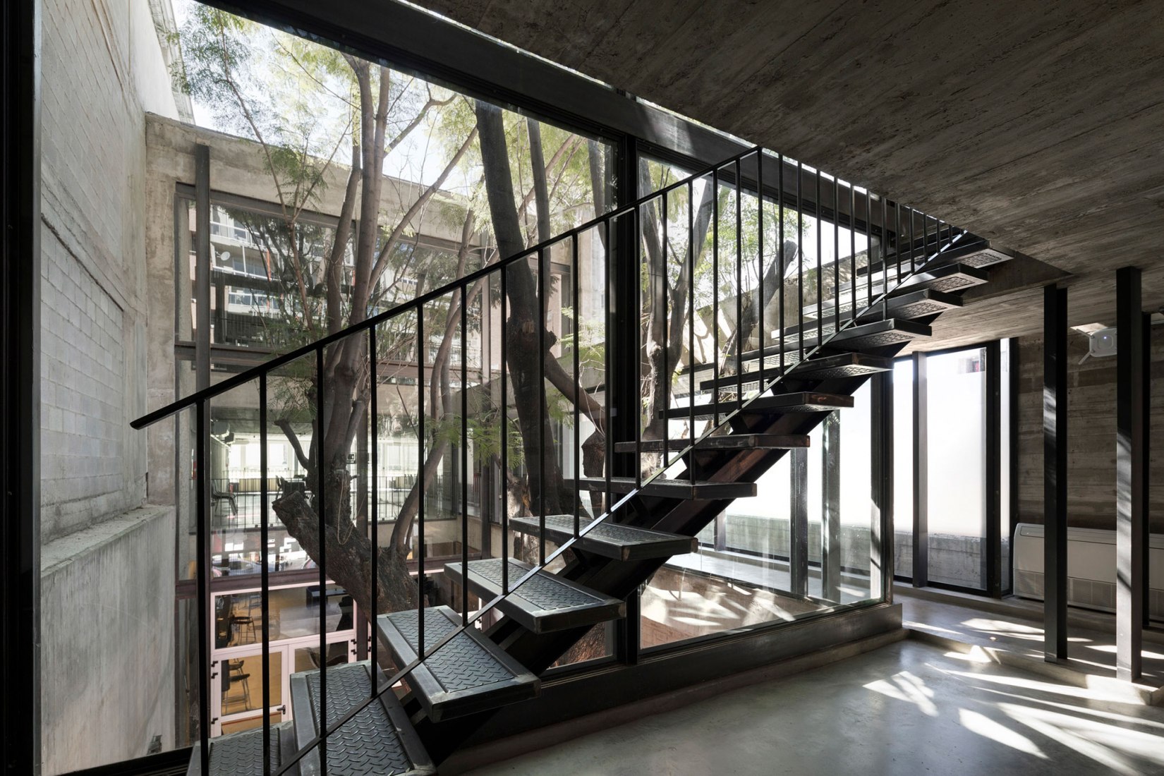 New College of Architects of Córdoba headquarters by Adolfo Mondejar, Pablo Mondejar, Dolores Gómez Macedo Arquitectos. Photograph by Federico Cairoli