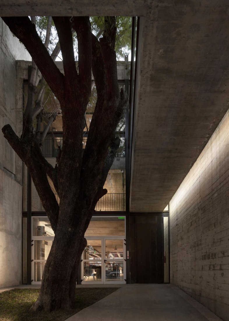 New College of Architects of Córdoba headquarters by Adolfo Mondejar, Pablo Mondejar, Dolores Gómez Macedo Arquitectos. Photograph by Federico Cairoli