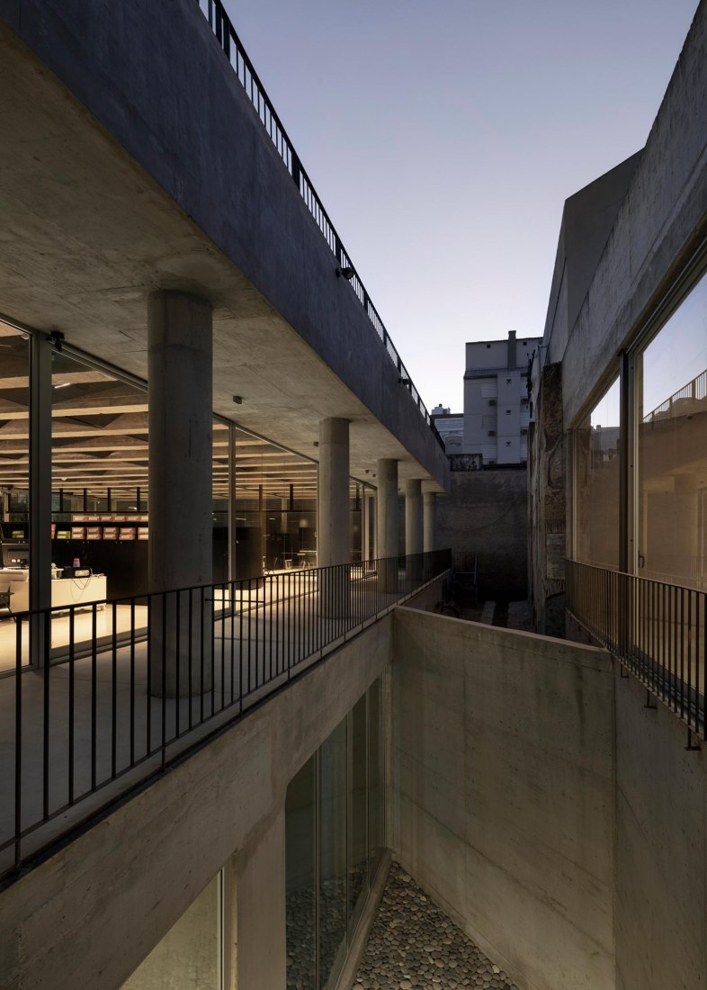 New College of Architects of Córdoba headquarters by Adolfo Mondejar, Pablo Mondejar, Dolores Gómez Macedo Arquitectos. Photograph by Federico Cairoli