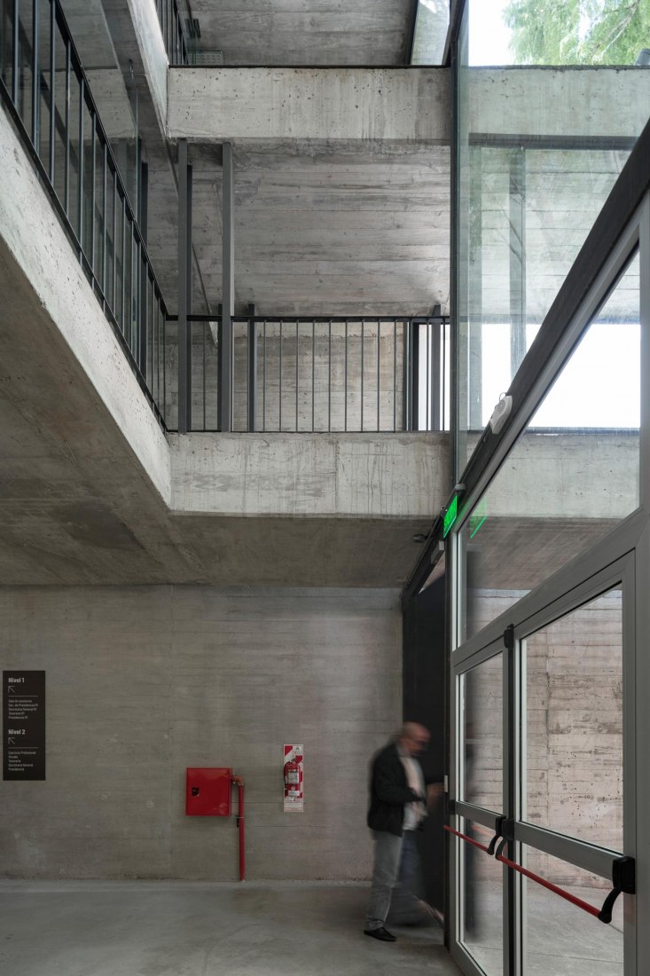 New College of Architects of Córdoba headquarters by Adolfo Mondejar, Pablo Mondejar, Dolores Gómez Macedo Arquitectos. Photograph by Federico Cairoli