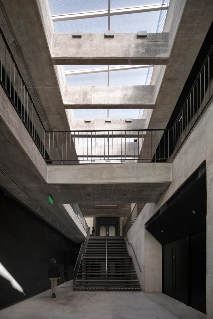 New College of Architects of Córdoba headquarters by Adolfo Mondejar, Pablo Mondejar, Dolores Gómez Macedo Arquitectos. Photograph by Federico Cairoli