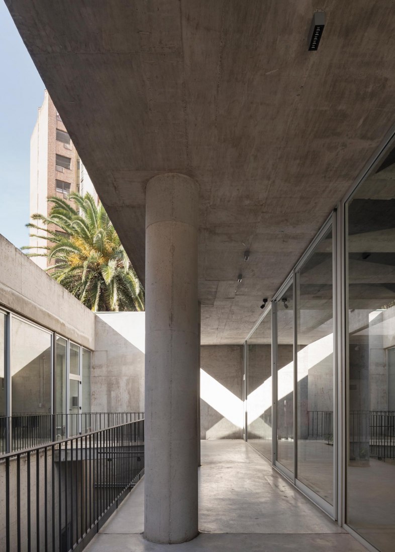 New College of Architects of Córdoba headquarters by Adolfo Mondejar, Pablo Mondejar, Dolores Gómez Macedo Arquitectos. Photograph by Federico Cairoli