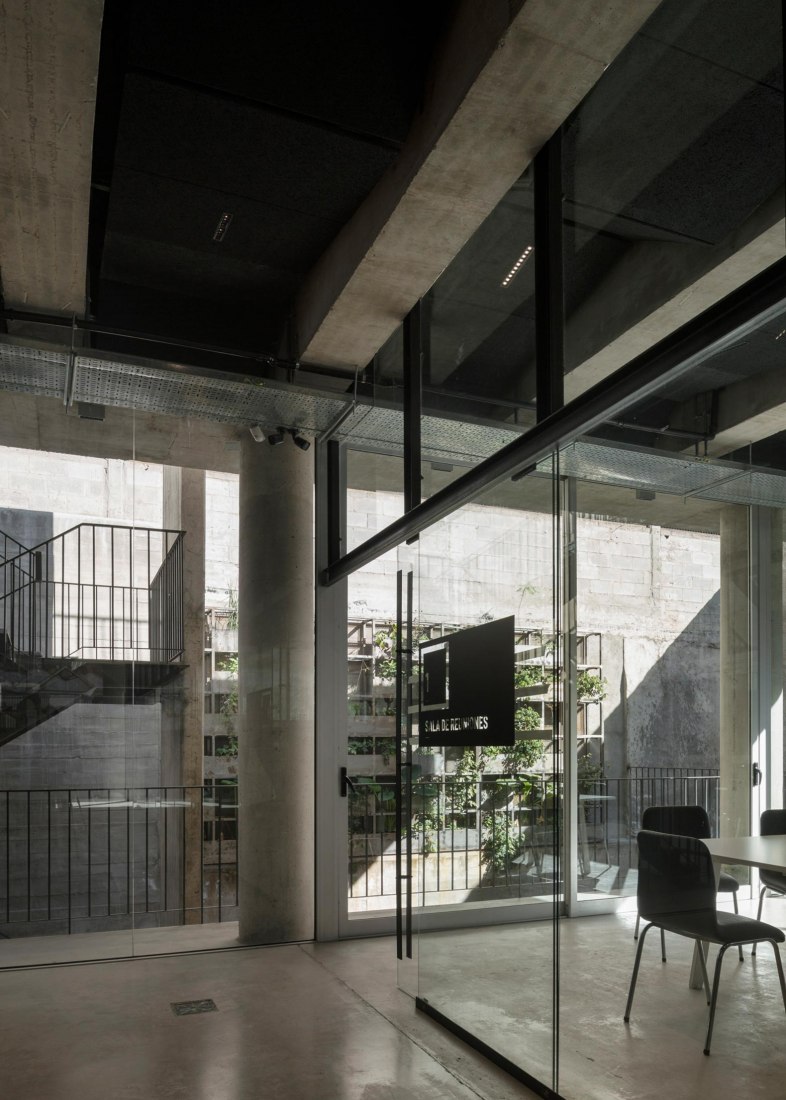 New College of Architects of Córdoba headquarters by Adolfo Mondejar, Pablo Mondejar, Dolores Gómez Macedo Arquitectos. Photograph by Federico Cairoli