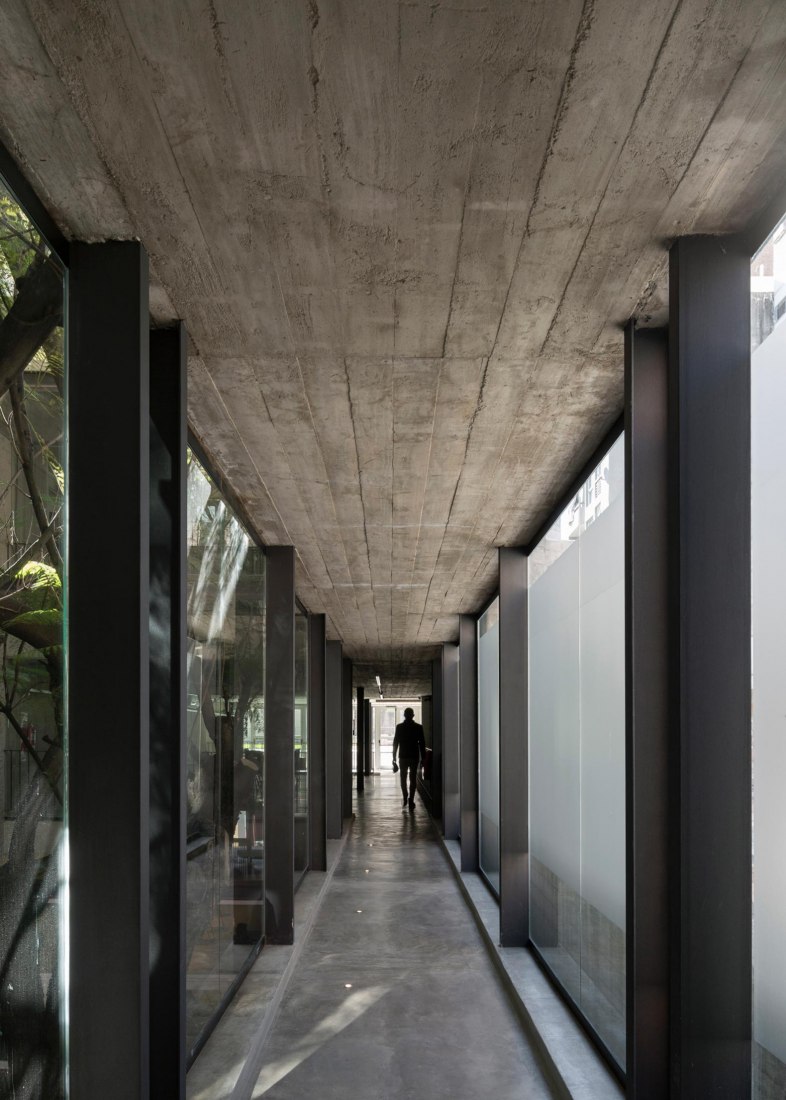 New College of Architects of Córdoba headquarters by Adolfo Mondejar, Pablo Mondejar, Dolores Gómez Macedo Arquitectos. Photograph by Federico Cairoli
