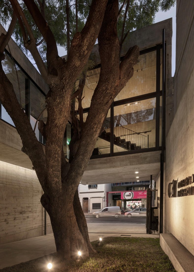 New College of Architects of Córdoba headquarters by Adolfo Mondejar, Pablo Mondejar, Dolores Gómez Macedo Arquitectos. Photograph by Federico Cairoli