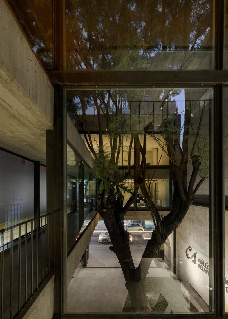 New College of Architects of Córdoba headquarters by Adolfo Mondejar, Pablo Mondejar, Dolores Gómez Macedo Arquitectos. Photograph by Federico Cairoli